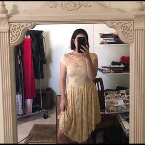 Yellow/cream lace dress
